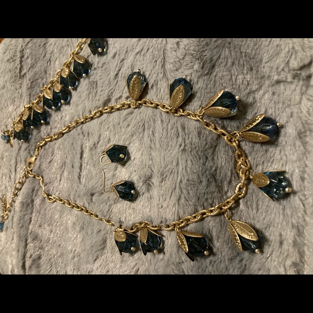 3 pc set Necklace, Bracelet, Earrings